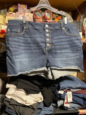 #332a size 22 torrid High-Rise Button-Fly Denim Shorts - Dark Blue